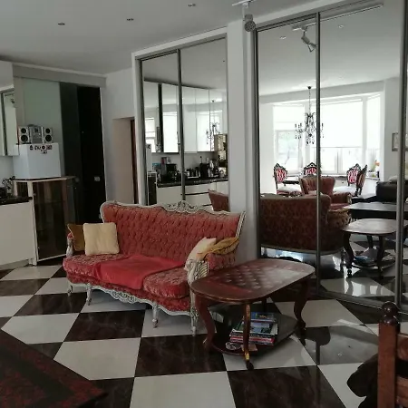Artist Studio شقة *